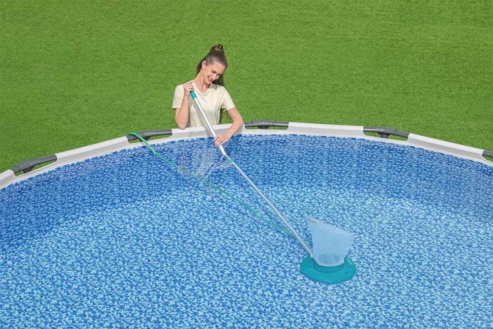 Bestway baseino vakuuminis siurblys naudojimo metu