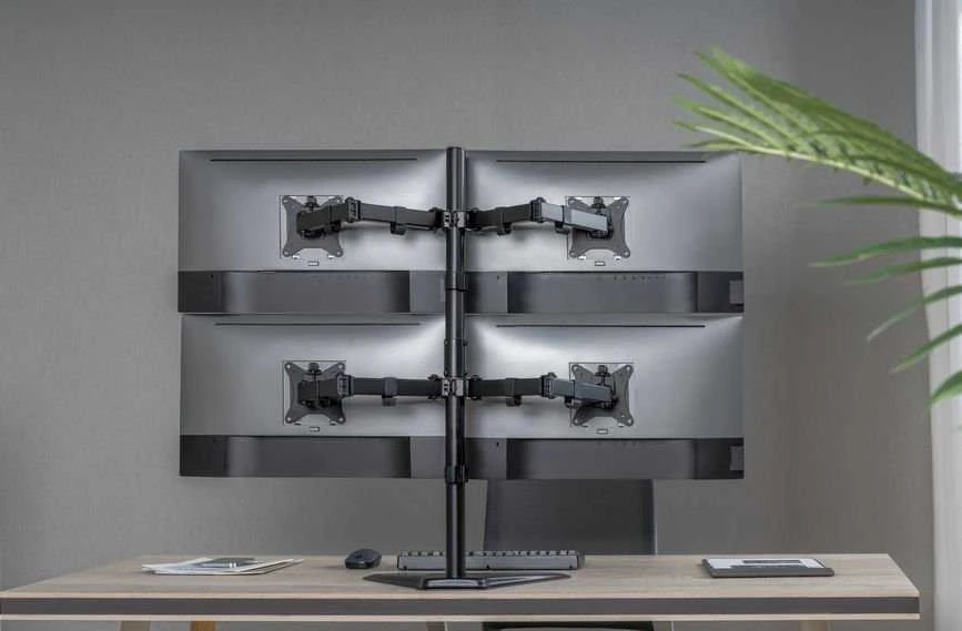 Equip 650127 monitoriaus laikiklis arba stovas 81,3 cm (32″) Stalas Juoda