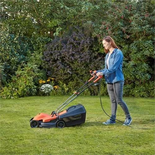 Black & Decker Juodas & Decker Vejapjovė Juodas & Decker BEMW451BH-QS; elektrinė