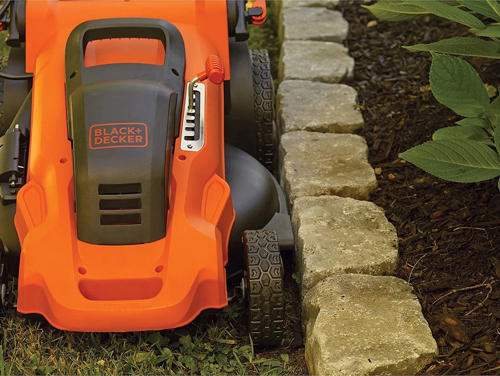 Black & Decker Juodas & Decker Vejapjovė Juodas & Decker LM2000-QS; 2000 W; elektrinė