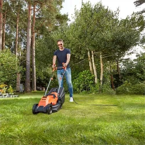 Black & Decker Juodas & Decker Vejapjovė Juodas & Decker BEMW451BH-QS; elektrinė