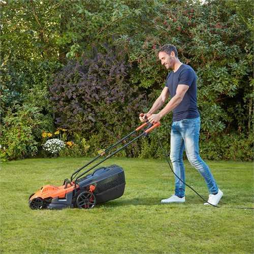 Black & Decker Juodas & Decker Vejapjovė Juodas & Decker BEMW461BH-QS; 1400 W; elektrinė