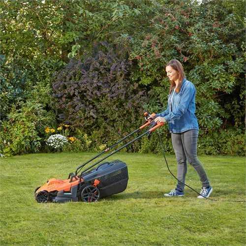 Black & Decker Juodas & Decker Vejapjovė Juodas & Decker BEMW461BH-QS; 1400 W; elektrinė