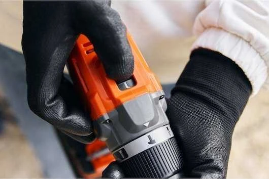 Black & Decker „Juodas & Decker“ Juodas ir DECKER 18 V gręžtuvas-suktuvas su 2 x 2,0 Ah baterijomis | BCD383D2XK-QW