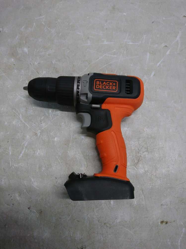 Black & Decker Juodas & Decker Suktuvas-gręžtuvas Juodas & Decker BCD001C1-QW; 18 V; 1x1,5 Ah akum.+ pakrovėjas