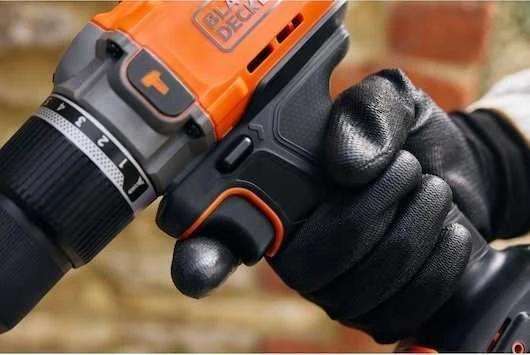 Black & Decker „Juodas & Decker“ Juodas ir DECKER 18 V gręžtuvas-suktuvas su 2 x 2,0 Ah baterijomis | BCD383D2XK-QW