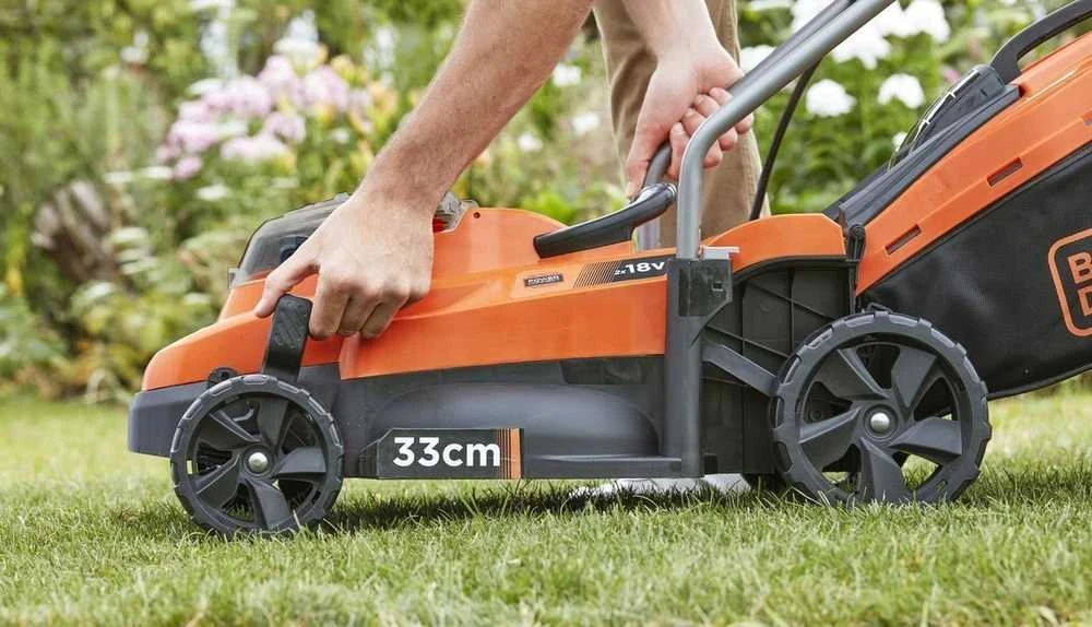 Black & Decker Juodas & Decker BD BATTERY MOWER. 2x18V /33cm BCMW3318N POWERCONNECT