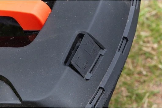 Black & Decker Juodas & Decker BD AKU vejapjovė. 2x18V / 33cm