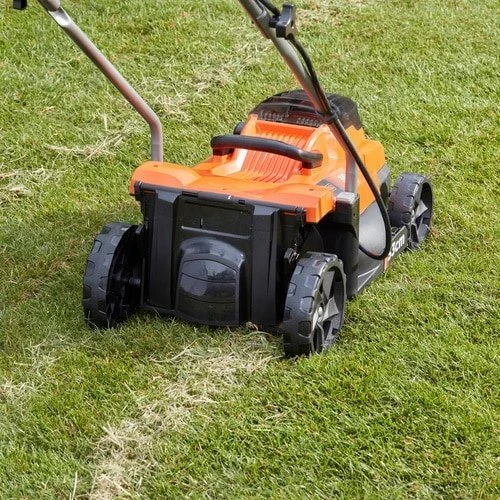 Black & Decker Juodas & Decker BD AKU vejapjovė. 2x18V / 33cm