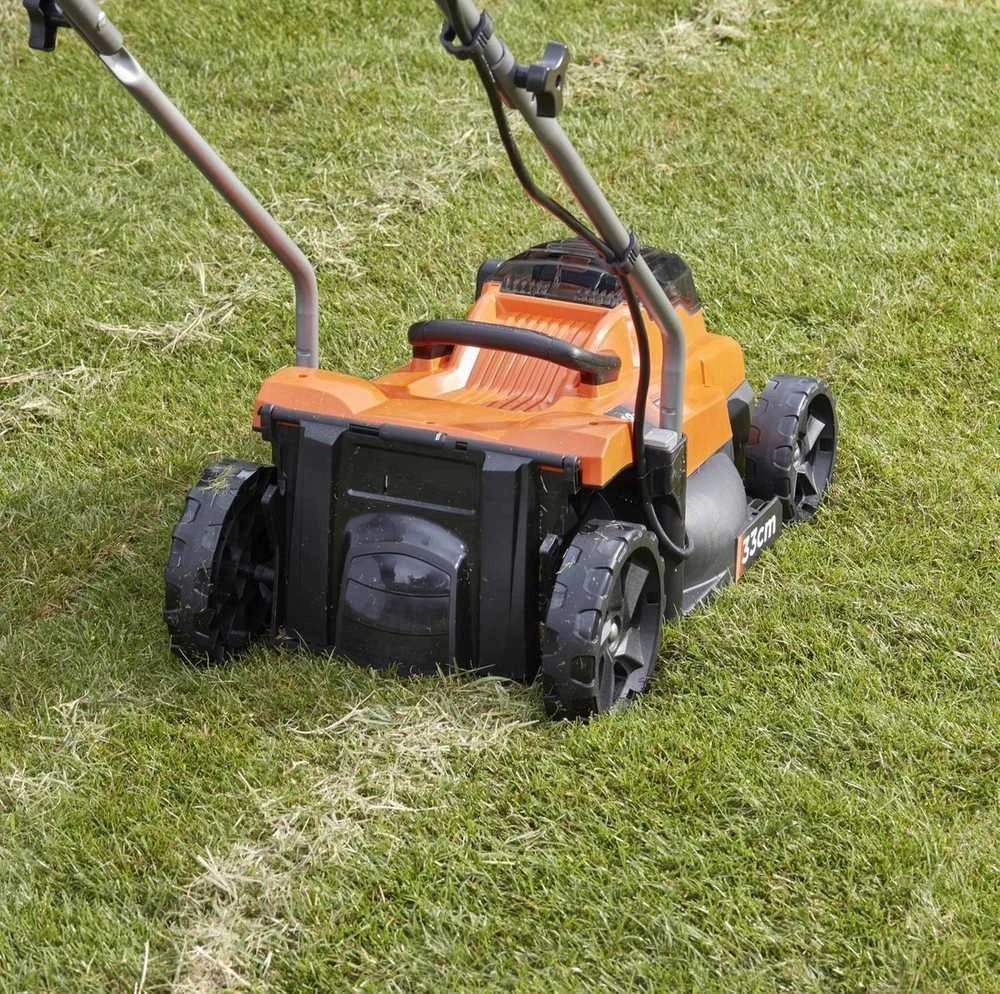 Black & Decker Juodas & Decker BD BATTERY MOWER. 2x18V /33cm BCMW3318N POWERCONNECT
