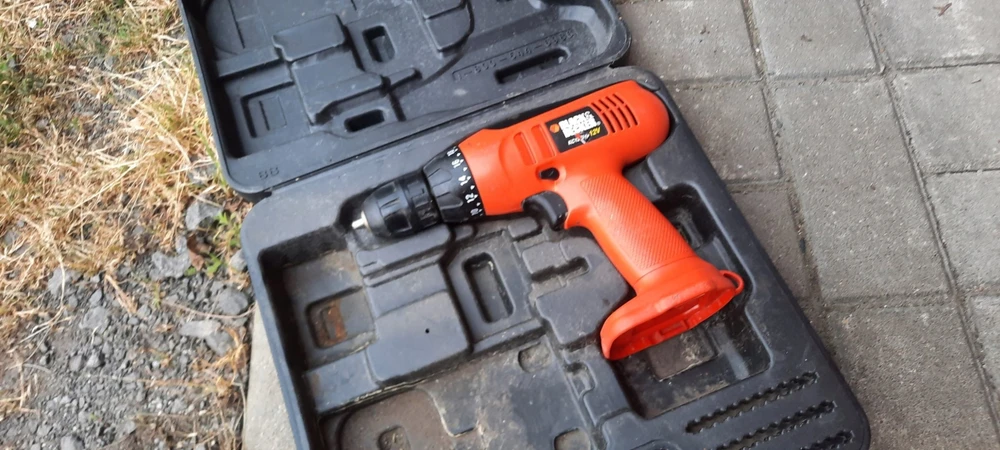 Black & Decker Juodas & Decker Akumuliatorinės universalios žirklės Juodas & Decker BCRC115-XJ; 3,6 V; 1,5 Ah akum.