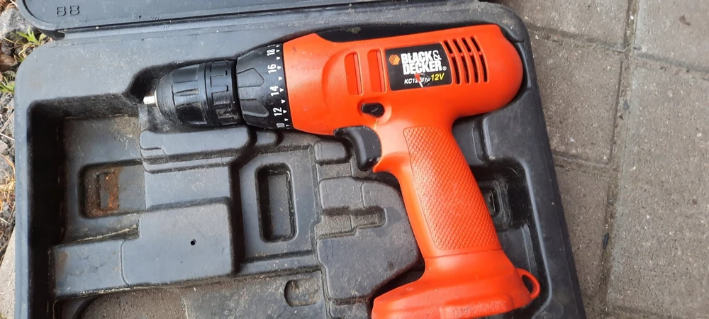 Black & Decker Juodas & Decker Akumuliatorinės universalios žirklės Juodas & Decker BCRC115-XJ; 3,6 V; 1,5 Ah akum.