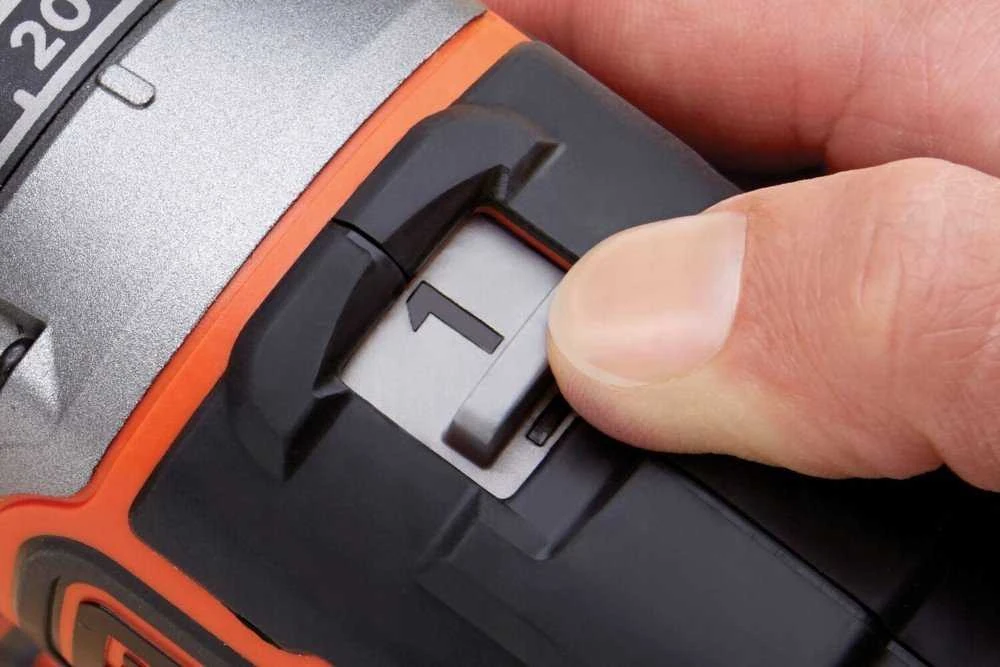 Black & Decker Juodas & Decker Suktuvas-gręžtuvas Juodas & Decker BL186K1B2-QW; 18 V; 2x2,0 Ah akum.