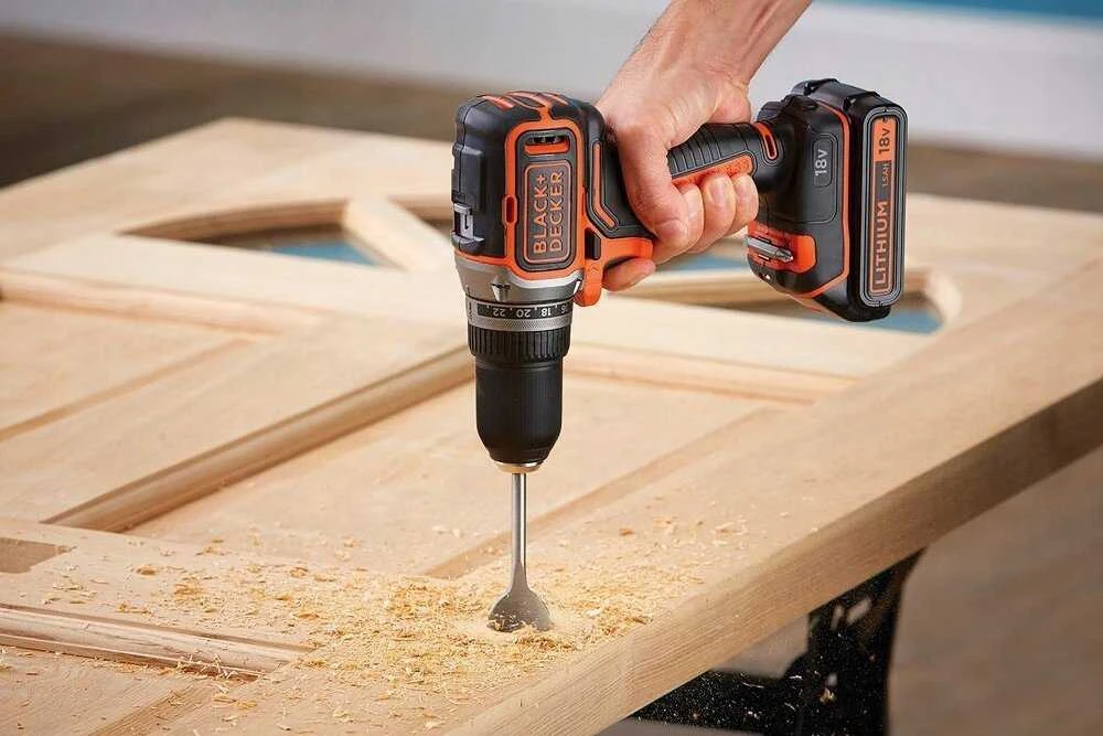 Black & Decker Juodas & Decker Suktuvas-gręžtuvas Juodas & Decker BL186K1B2-QW; 18 V; 2x2,0 Ah akum.