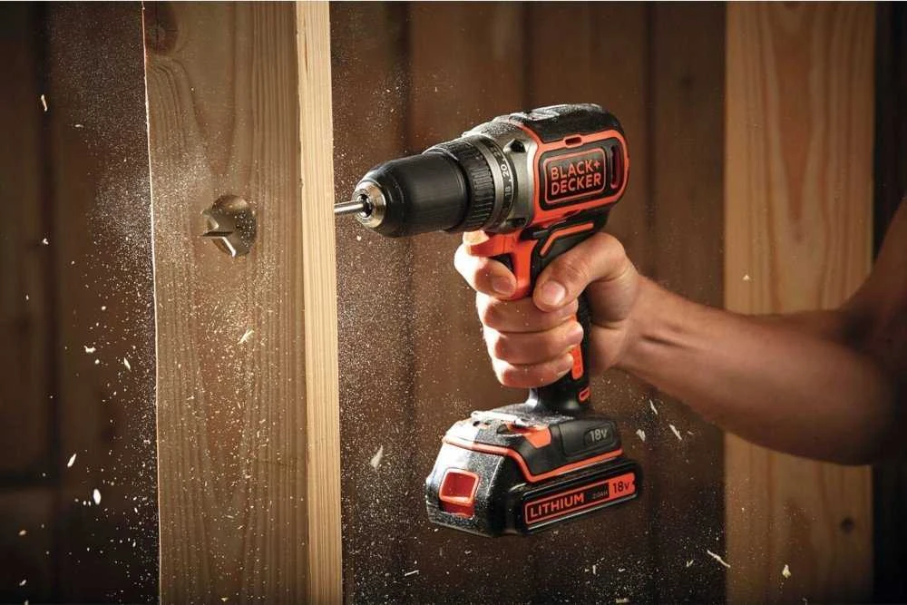 Black & Decker Juodas & Decker Suktuvas-gręžtuvas Juodas & Decker BL186K1B2-QW; 18 V; 2x2,0 Ah akum.