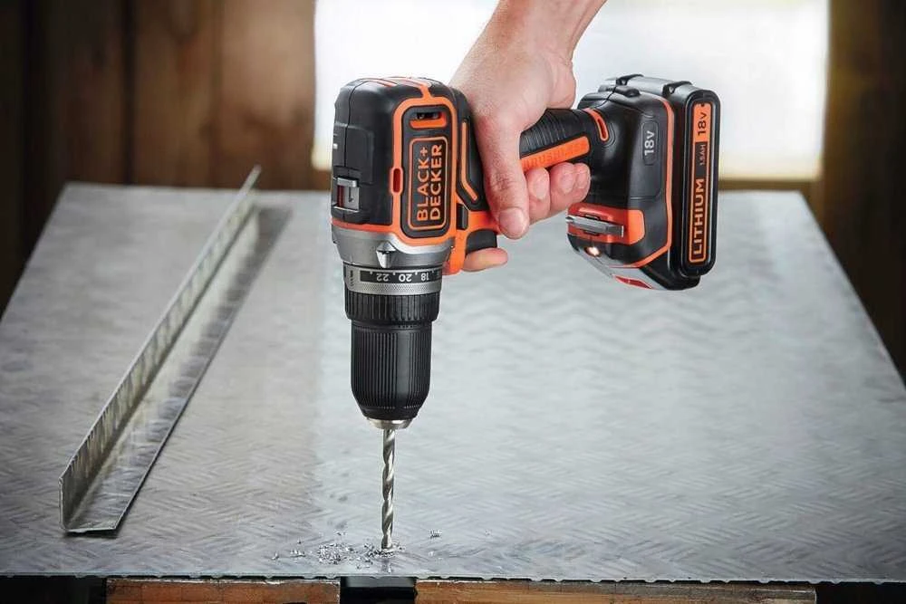 Black & Decker Juodas & Decker Suktuvas-gręžtuvas Juodas & Decker BL186K1B2-QW; 18 V; 2x2,0 Ah akum.