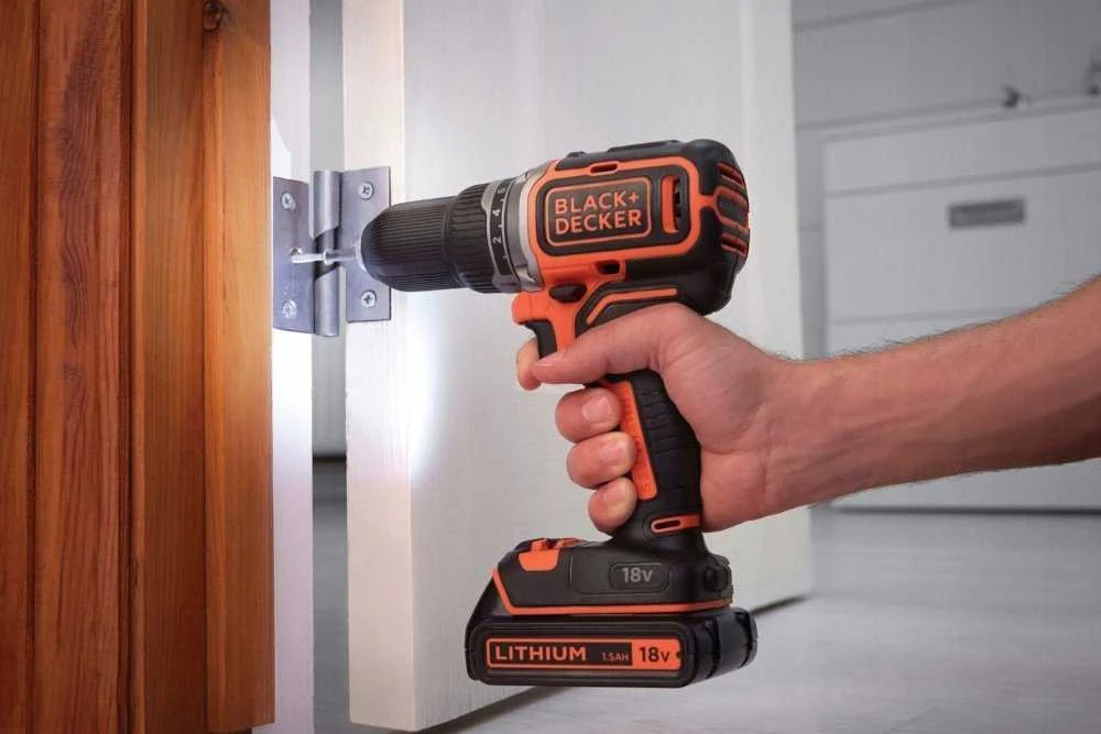 Black & Decker Juodas & Decker Suktuvas-gręžtuvas Juodas & Decker BL186K1B2-QW; 18 V; 2x2,0 Ah akum.