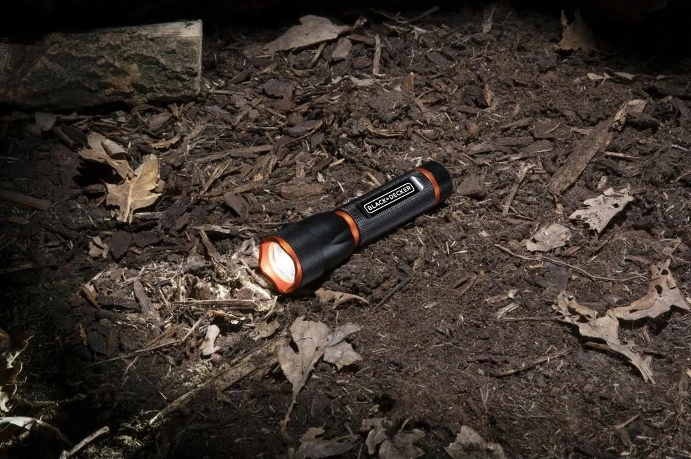 Black & Decker Juodas & Decker LATARKA TAKTYCZNA aliumininės 3W 120LUMENÓW Juodas + DECKER