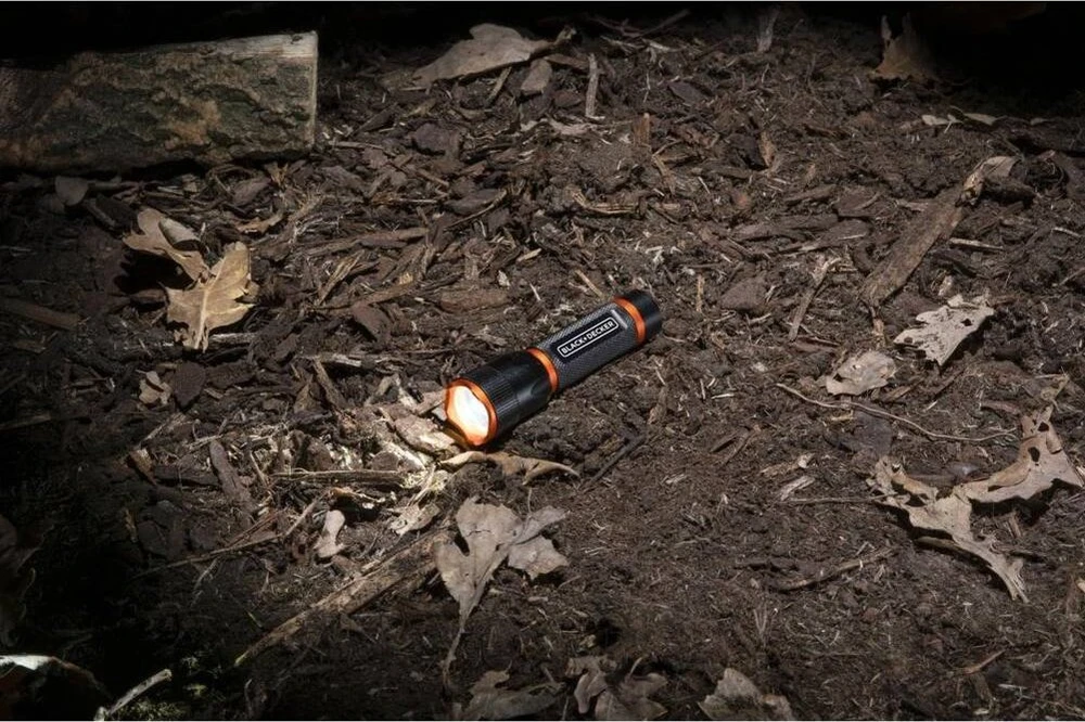 Black & Decker Juodas & Decker LATARKA TAKTYCZNA aliumininės 1W 60LUMENÓW Juodas+ DECKER