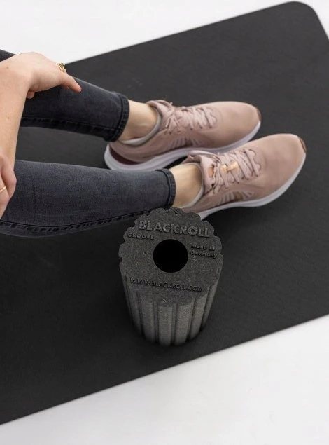 Masažinis volas BLACKROLL® GROOVE STANDARD, juodos spalvos