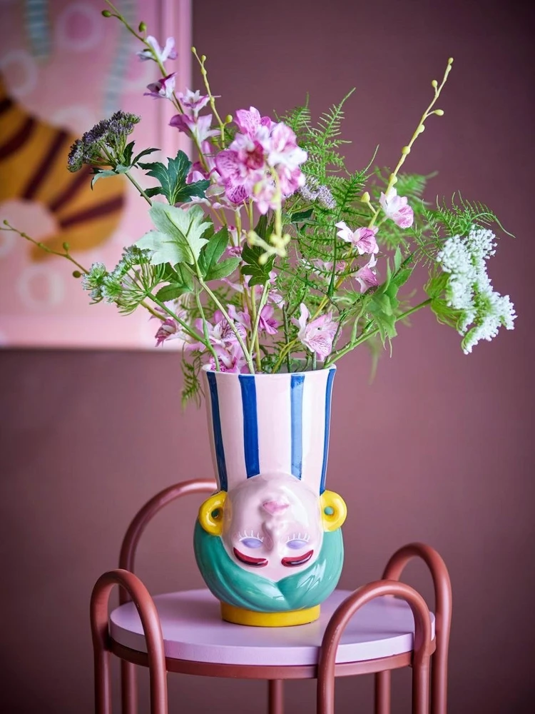 „Bloomingville“ – „Miss Jody“ vaza – rožinė – akmens masės dirbiniai