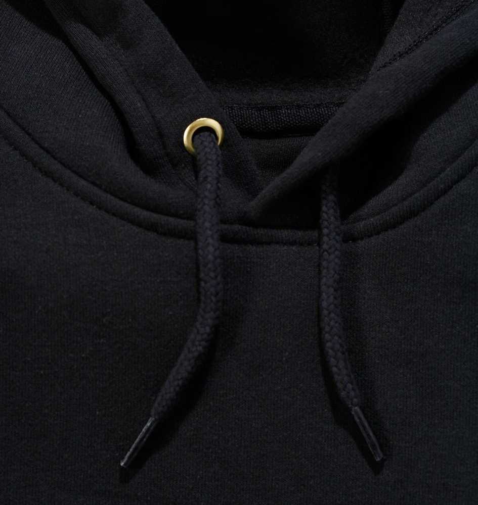 „Carhartt“ džemperis su „Signature“ logotipu ant rankovės, juodas