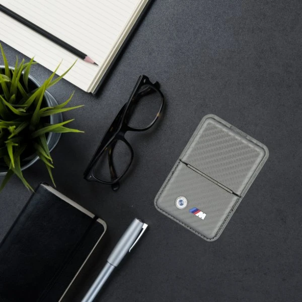 Dėklas Piniginė BMW M Carbon Metal Logos MagSafe antracito spalvos
