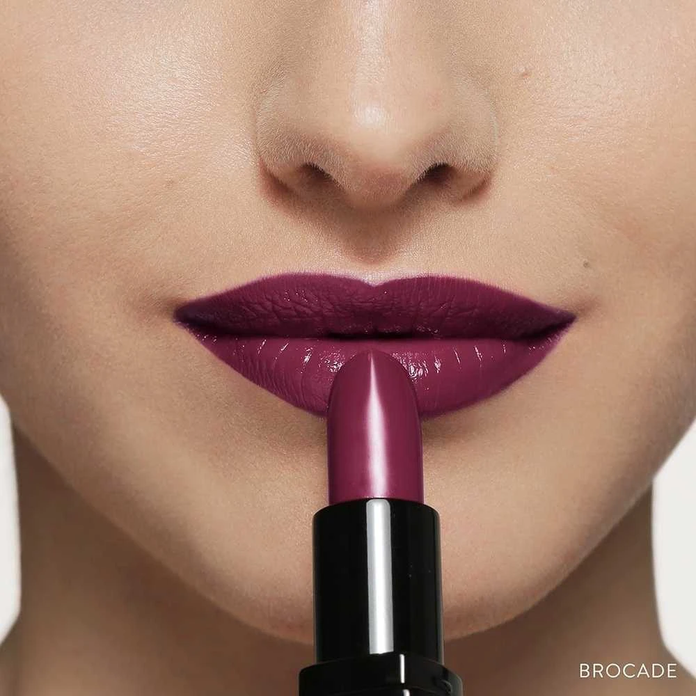 Bobbi Brown „Luxe Hydrating Kreminis“ lūpų dažai 15 ryškių uogų 3,8 g