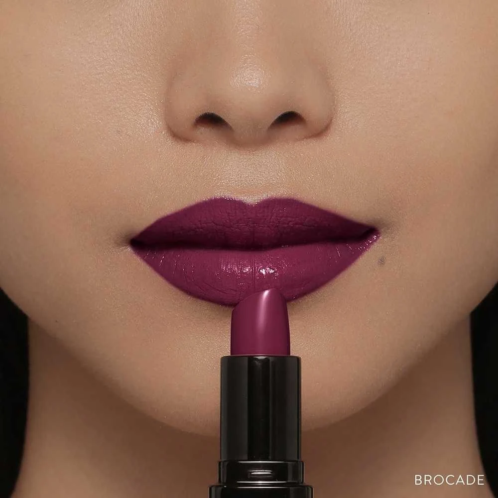 Bobbi Brown „Luxe Hydrating Kreminis“ lūpų dažai 15 ryškių uogų 3,8 g
