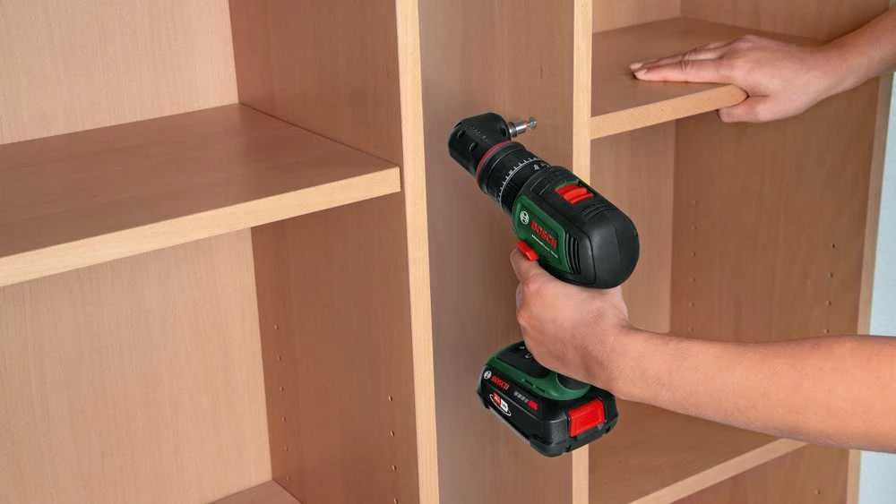 Bosch suktuvas su kampiniu antgaliu baldų surinkimui