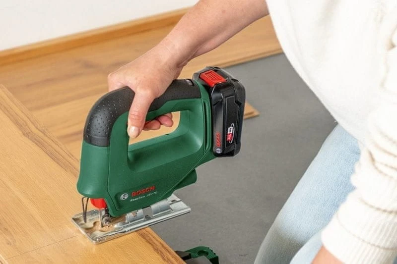 Wyrzynarka Bosch AKUM. siaurapjūklis EasySaw 18 set