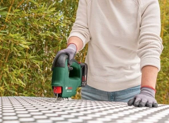 Wyrzynarka Bosch AKUM. siaurapjūklis EasySaw 18 set