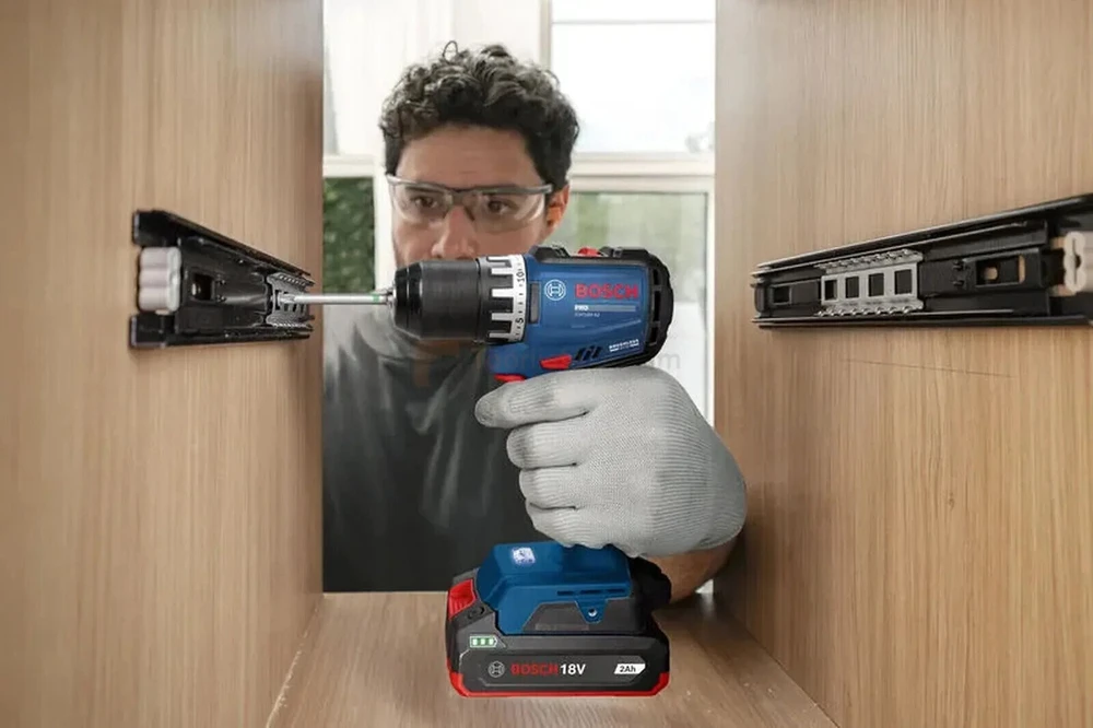 Bosch GSR18V-52, 1x2.0Ah, 1x4.0 Ah, GAL 18V-40, LB