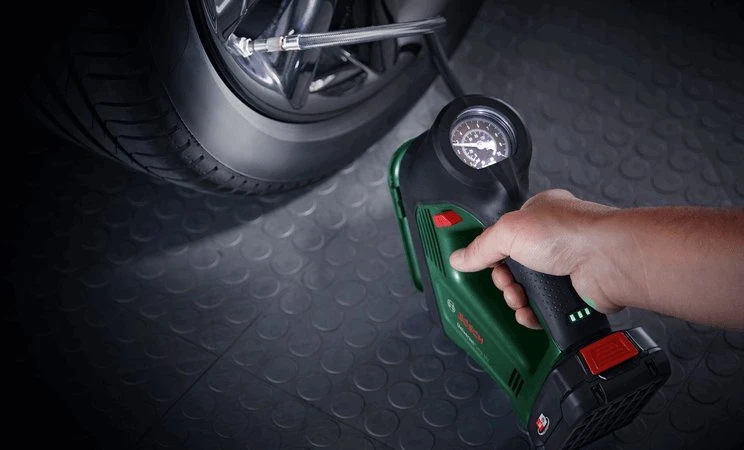 Akumuliatorinis oro pompa Bosch UniversalPump 18V be akumuliatoriaus ir kroviklio