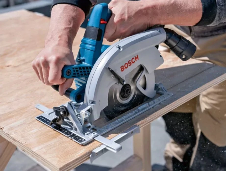 Diskinis pjūklas Bosch GKS 18V-70 L Professional; 18 V (be akumuliatoriaus ir pakrovėjo) + L-BOXX 238