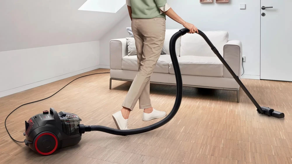 Bosch BGS21POW2 dulkių siurblys be maišelio, galia 750 W, dulkių talpa 2 l, Juodas
