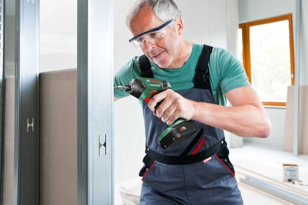 Bosch Advanced ImpactDrive 18 Akumuliatorinis smūginis raktas, be akumuliatoriaus ir kroviklio