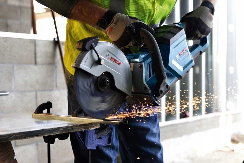 Bosch GCS 18V-230 Solo, CT