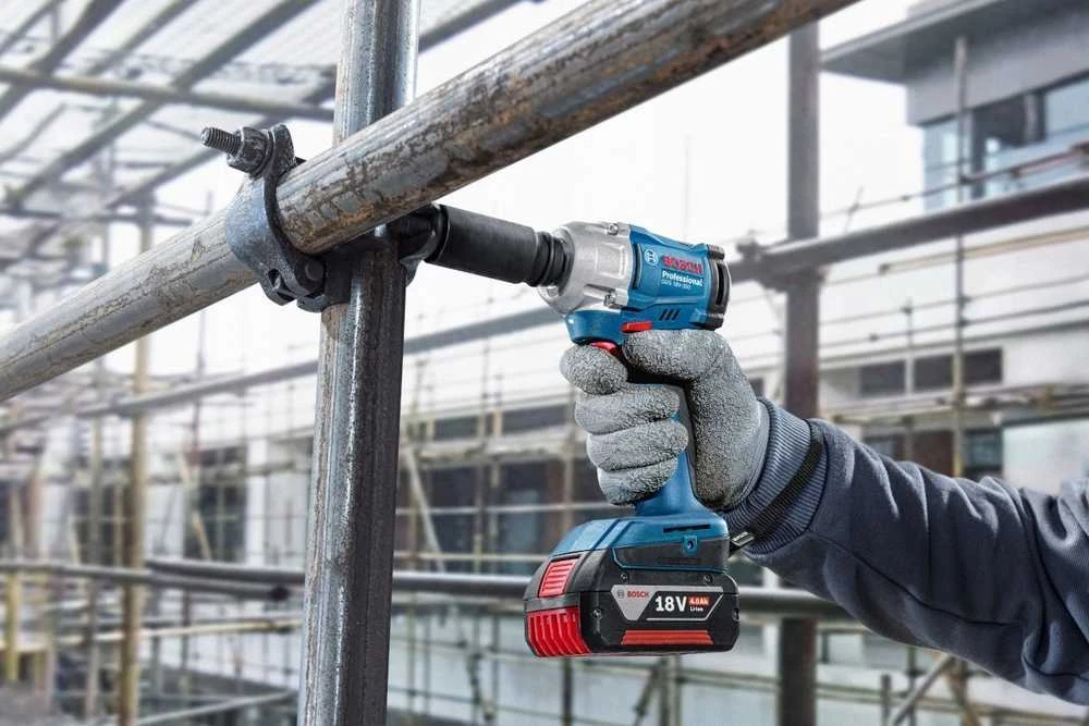 Smūginis veržliasukis Bosch GDS 18V-350 Professional; 18 V; 2x4,0 Ah akumuliatoriai. + L formos dėklas
