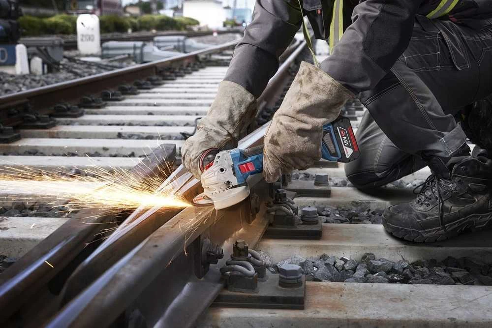 Bosch GWS 18V-11 S pjauna bėgį
