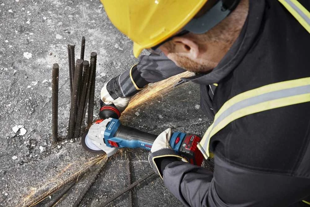 Bosch kampinis šlifuoklis pjaunantis metalinę armatūrą