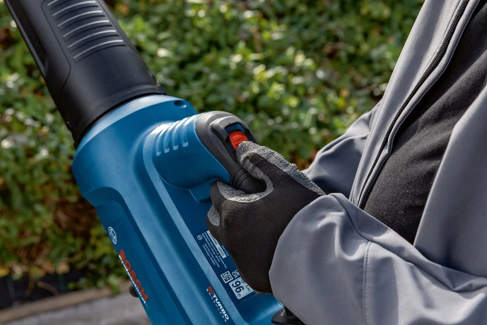 Akumuliatorinis lapų pūstuvas Bosch GBL 18V-750, be akumuliatoriaus ir kroviklio