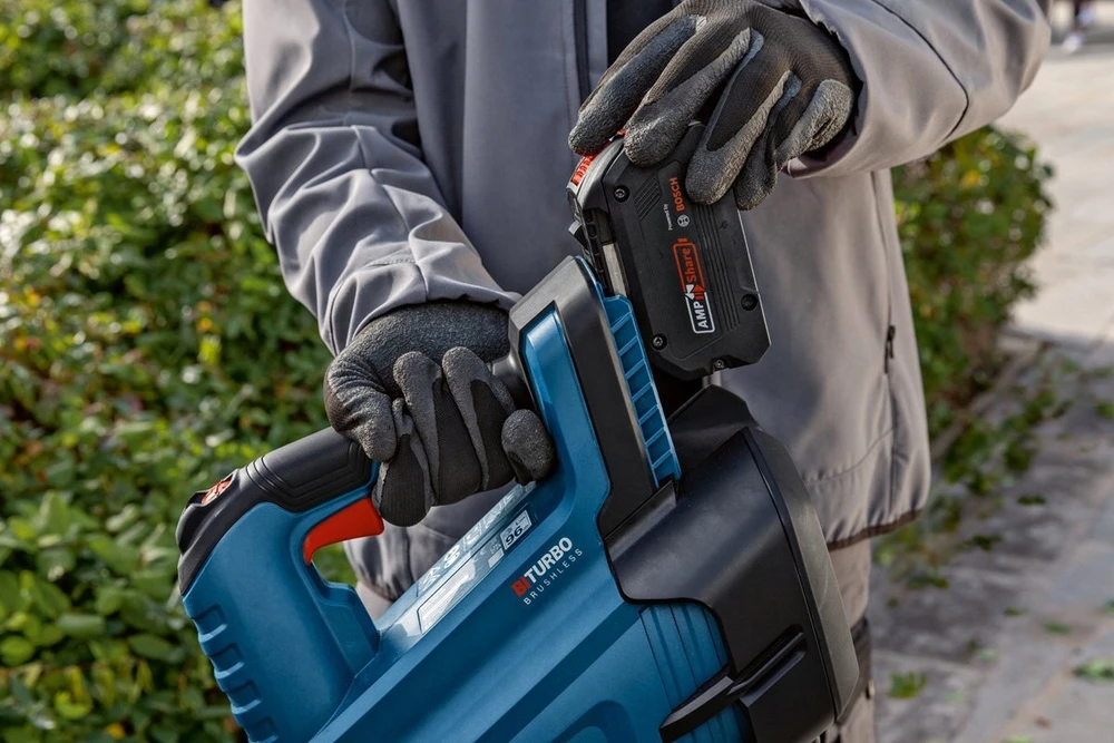 Akumuliatorinis lapų pūstuvas Bosch GBL 18V-750, be akumuliatoriaus ir kroviklio