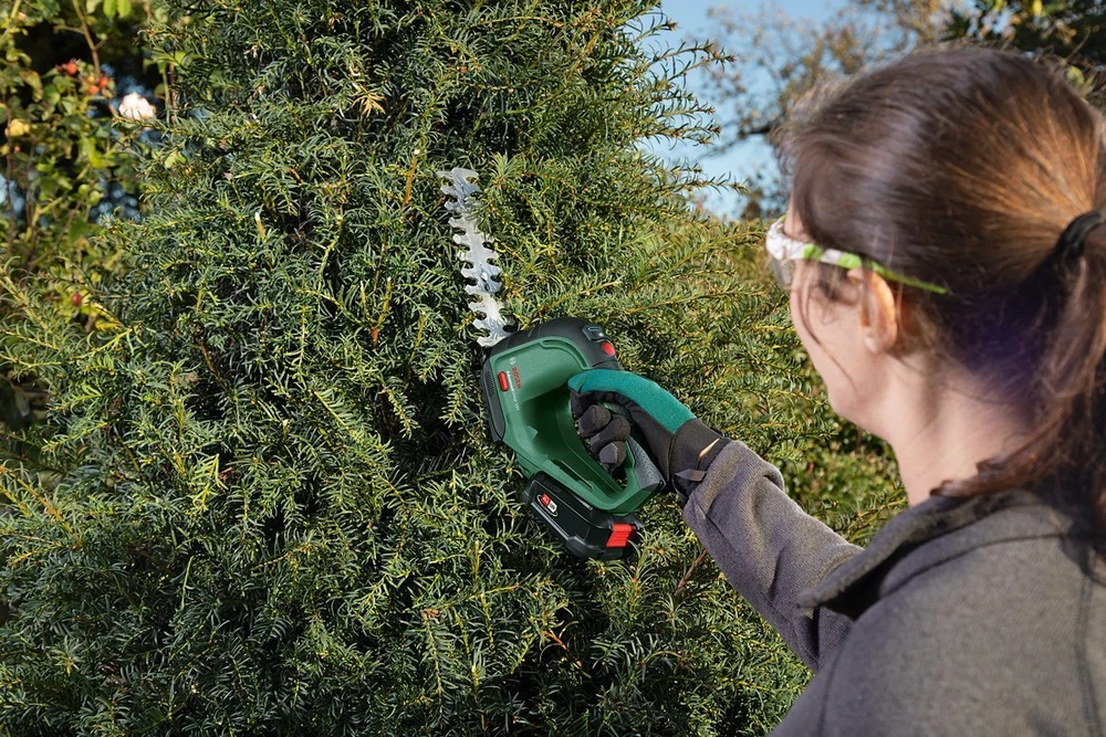 Krūmų ir žolės akumuliatorinių žirkių rinkinys Bosch Advanced Shear 18V-10 Be akumuliatoriaus ir kroviklio