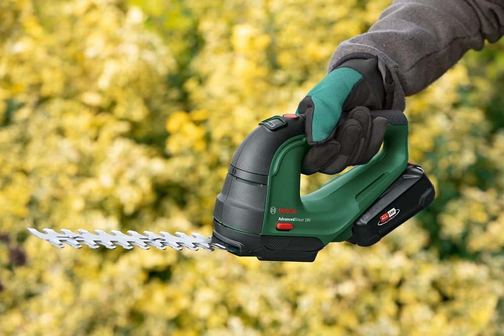 Krūmų ir žolės akumuliatorinių žirkių rinkinys Bosch Advanced Shear 18V-10 Be akumuliatoriaus ir kroviklio