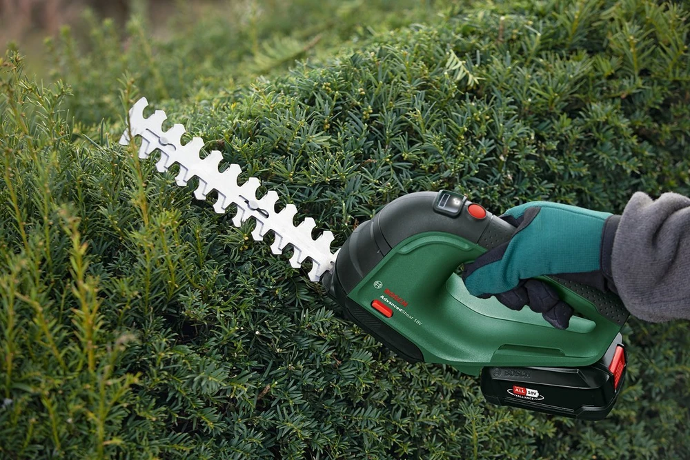 Krūmų ir žolės akumuliatorinių žirkių rinkinys Bosch Advanced Shear 18V-10 Be akumuliatoriaus ir kroviklio