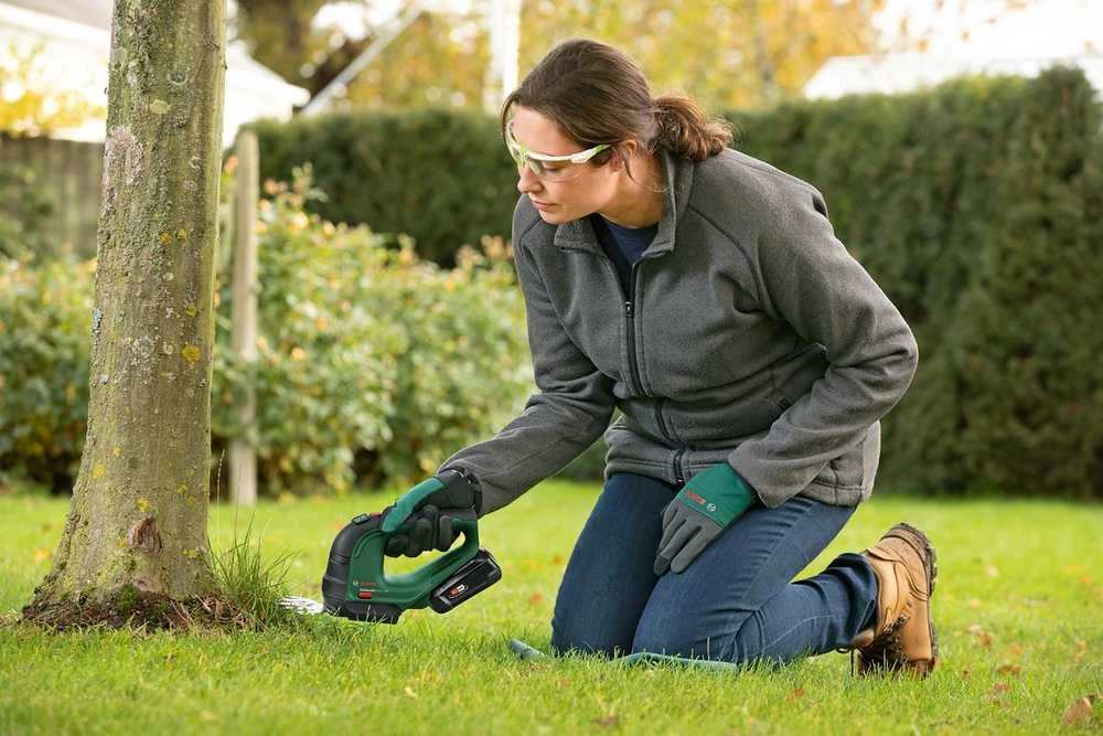 Krūmų ir žolės akumuliatorinių žirkių rinkinys Bosch Advanced Shear 18V-10 Be akumuliatoriaus ir kroviklio