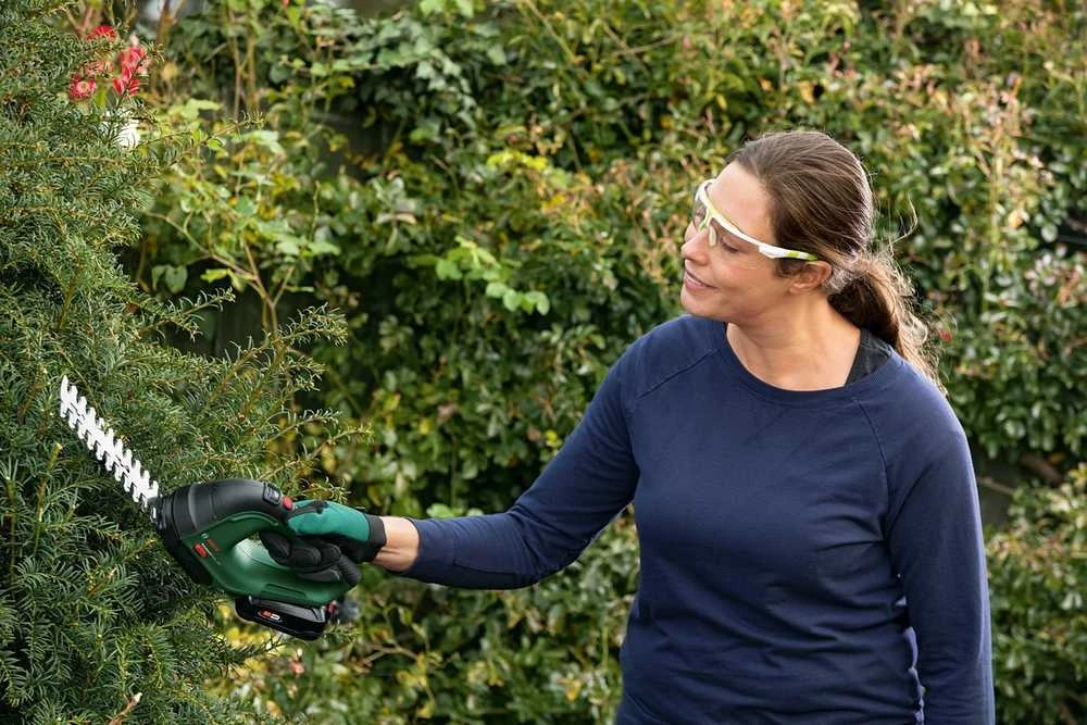 Krūmų ir žolės akumuliatorinių žirkių rinkinys Bosch Advanced Shear 18V-10 Be akumuliatoriaus ir kroviklio