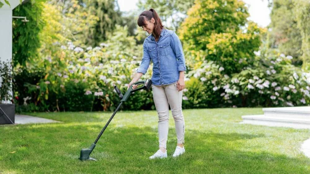 Žoliapjovė - trimeris Bosch EasyGrassCut 18V-230; 18 V (be akumuliatoriaus ir pakrovėjo)