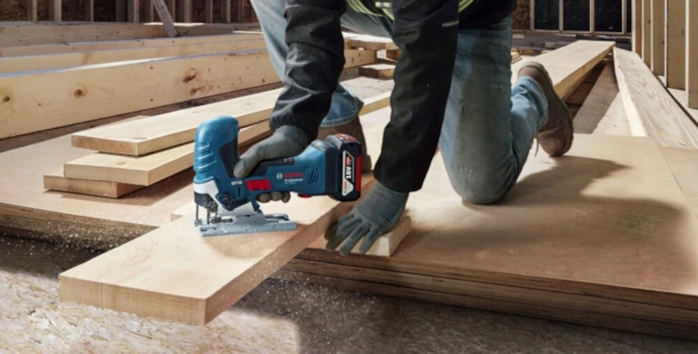 Akumuliatorinis siaurapjūklis Bosch GST 185-LI; 18 V; 2x4,0 Ah akum.